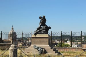 Ashley from Two Peas in a Prada shares 10 things you must do in Rome.