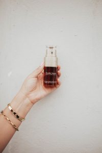 Ashley Zeal from Two Peas in a Prada shares a review for Clarins Next Generation Double Serum