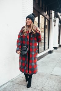 Ashley Zeal from Two Peas in a Prada shares why the robe coat is the perfect piece for your holiday style. Top San Francisco Blogger. Holiday Outfits.
