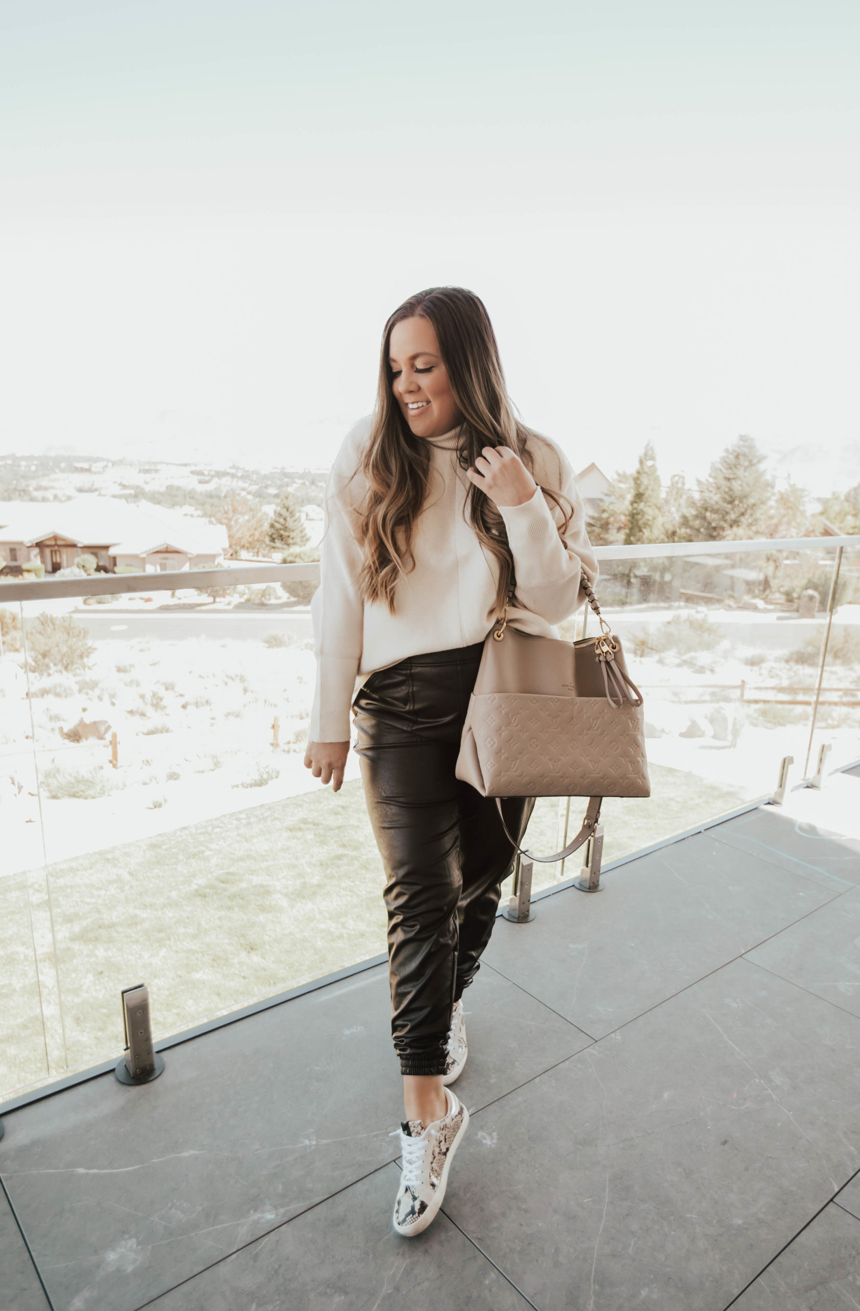 Reno blogger, Ashley Zeal Hurd from the Ashley and Emily blog shares her Amazon Favorites September 2020. The best sweaters and home organization!
