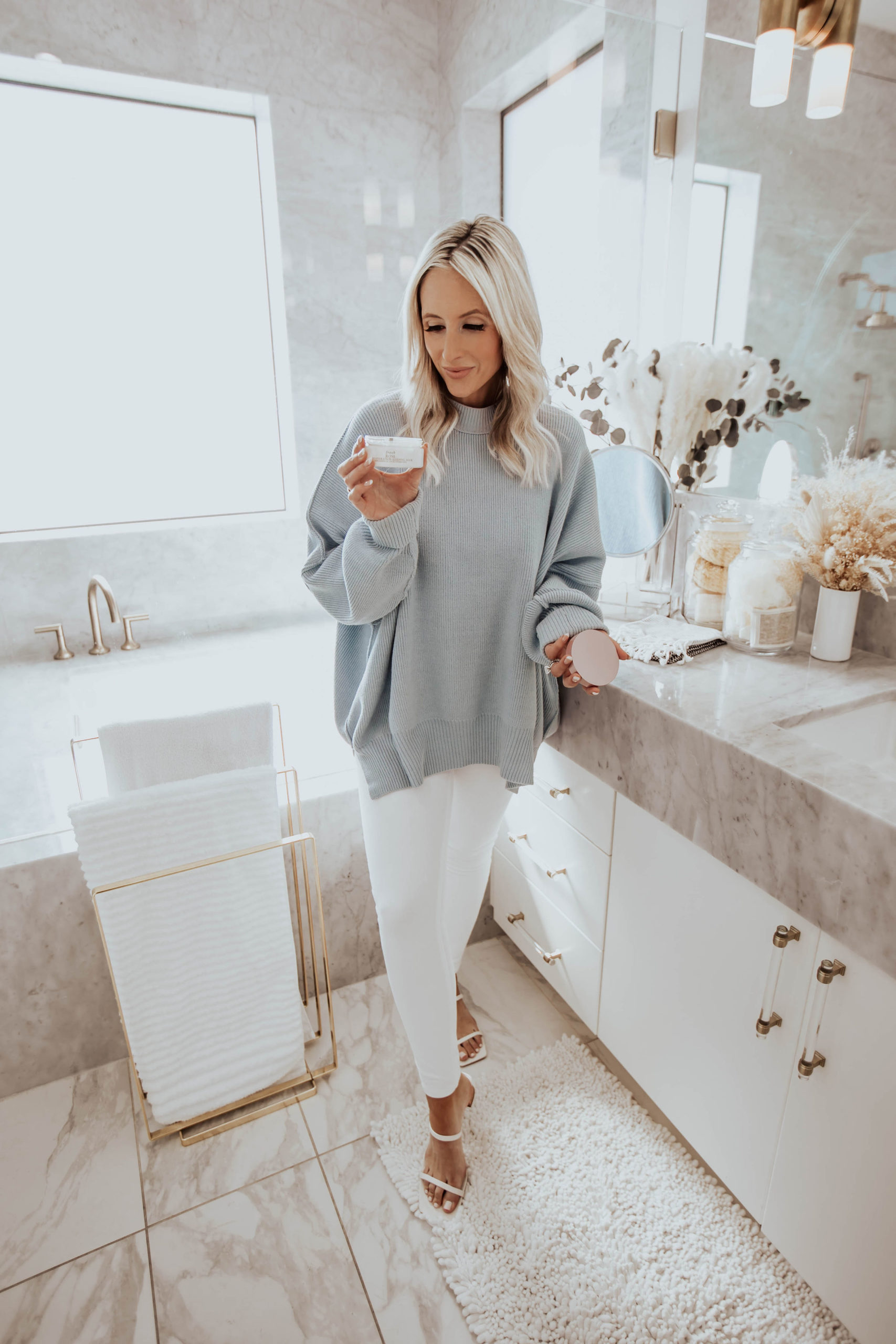 Reno blogger, Emily Wieczorek, from The Ashley and Emily blog shares Emily's Spring Beauty Edit, all the best spring products from Nordstrom. 