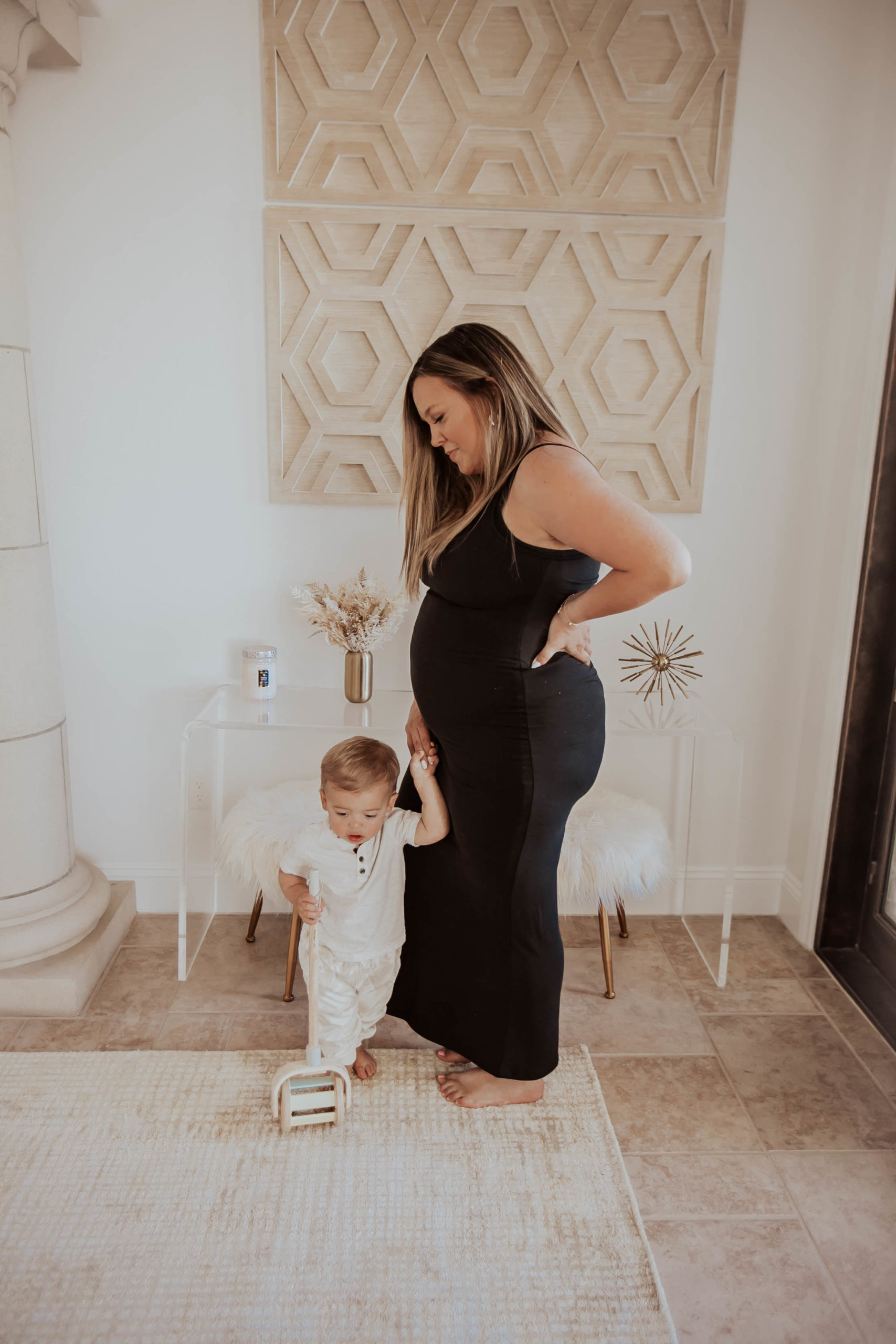 Reno blogger, Ashley Zeal Hurd, from The Ashley and Emily blog shares her 20 Week Pregnancy Update and gender reveal!
