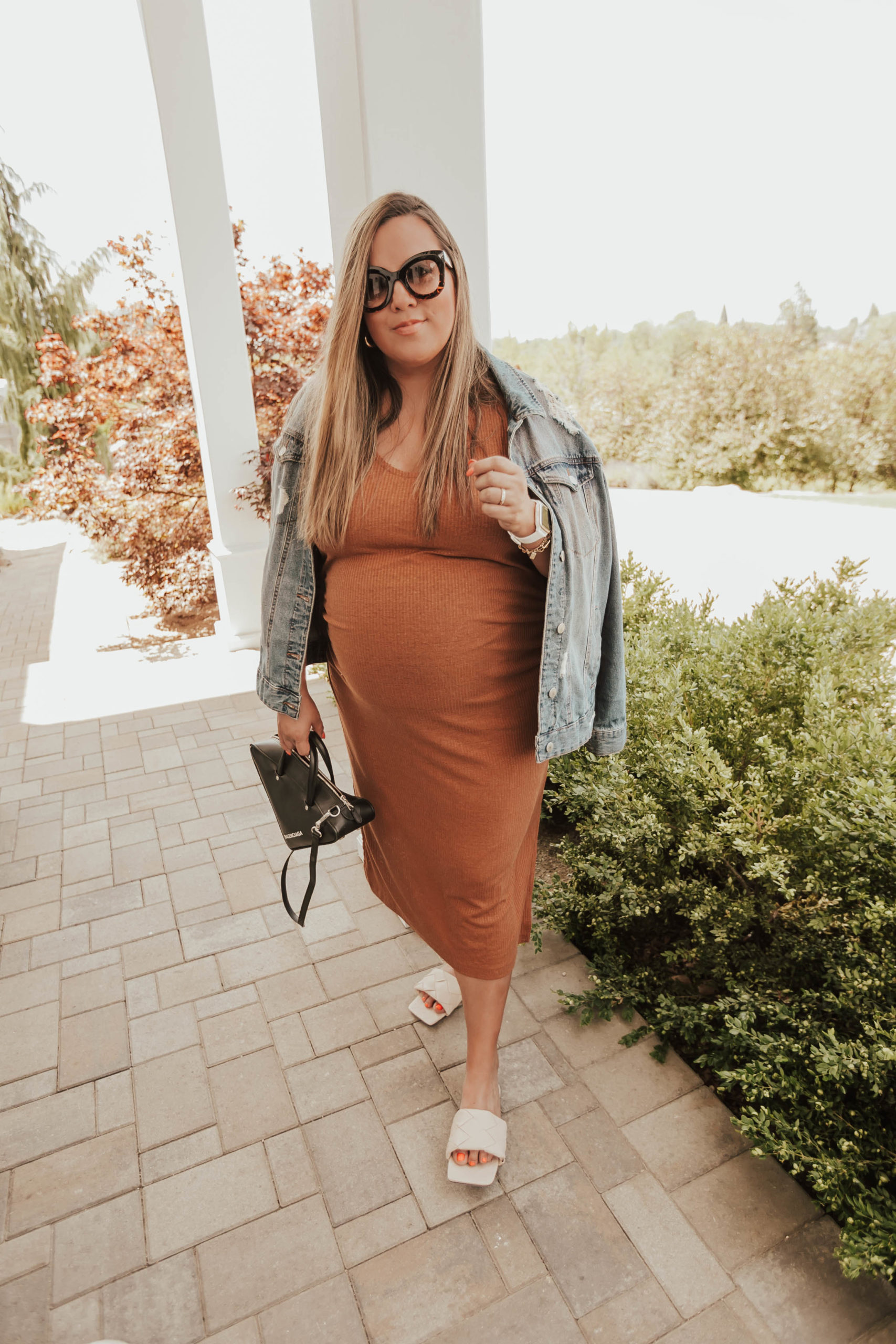 Reno blogger, Ashley Zeal Hurd, from The Ashley and Emily blog shares her favorite pairs of Amazon Sunglasses. 